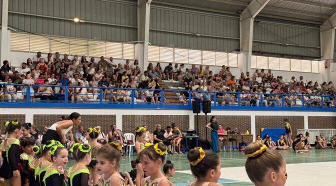 El Polideportivo Municipal acoge la exhibición de clausura del Club Rítmica Guerrero con la presencia del Alcalde y el Delegado de Deportes